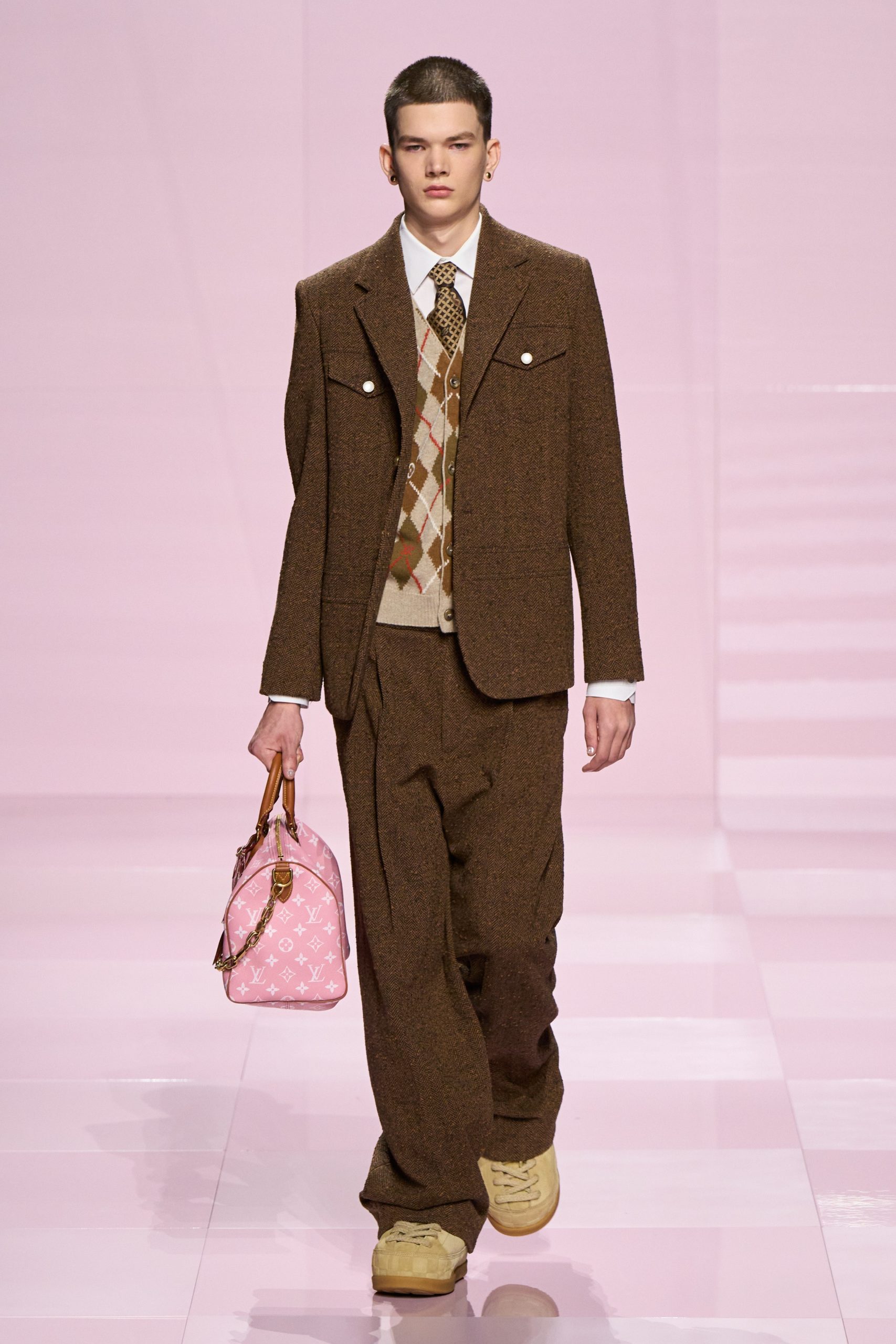 00001-louis-vuitton-fall-2025-menswear-credit-gorunway