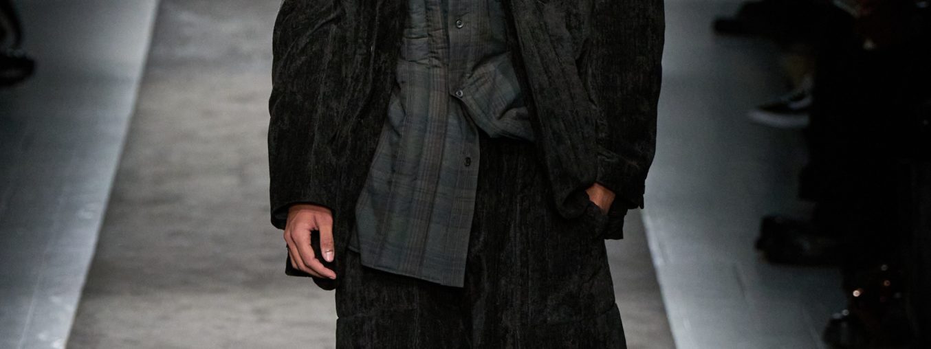 Discover the latest Yohji Yamamoto Fall 2025 Menswear collection.