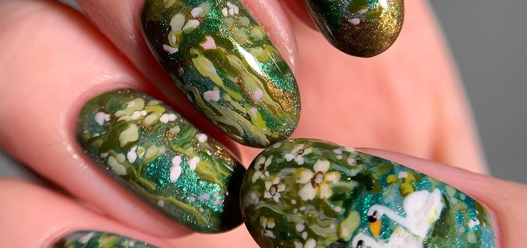 Discover the beautiful pastoral scenes painted on nails by this talented artist.