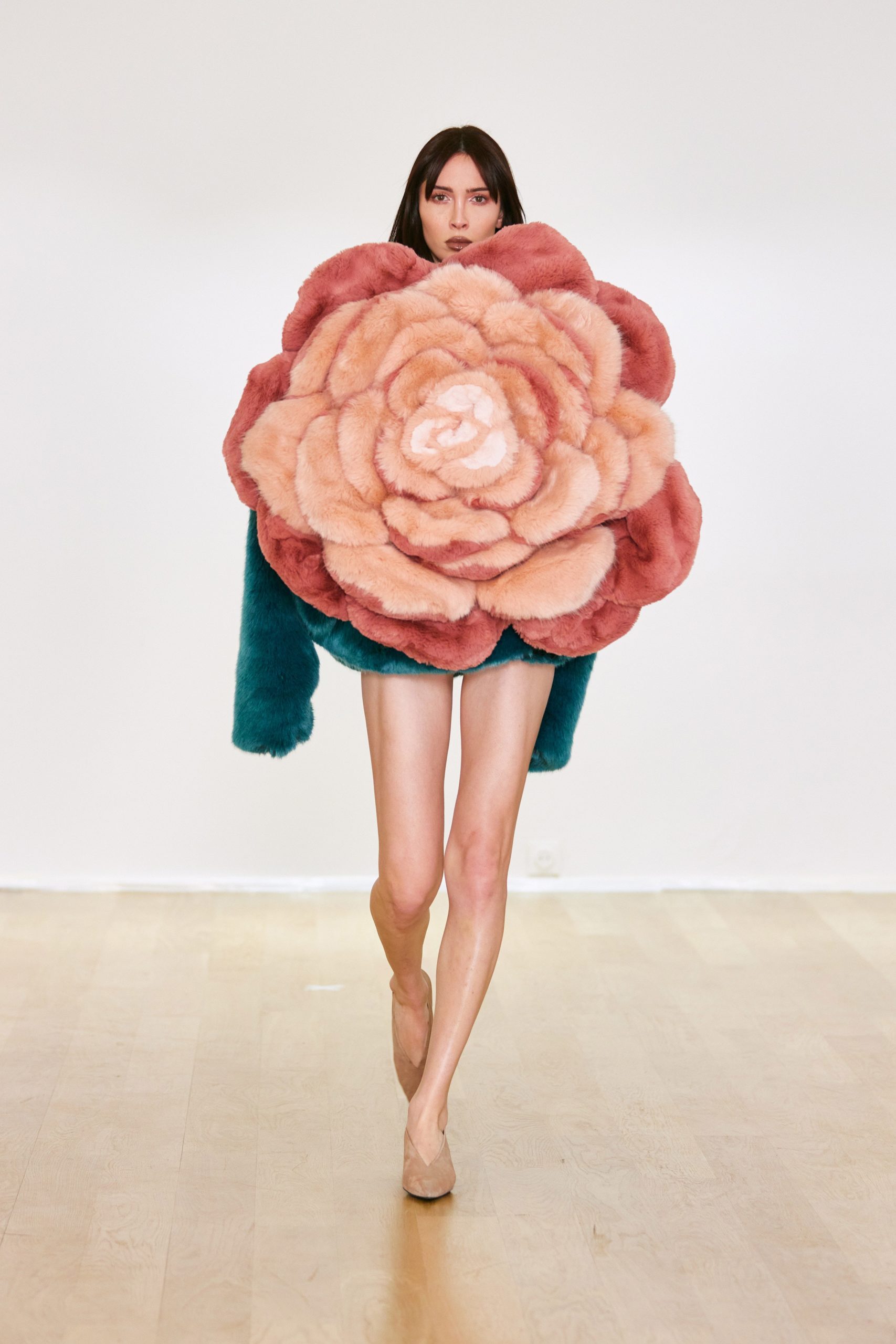 00001-abra-fall-2025-ready-to-wear-credit-brand