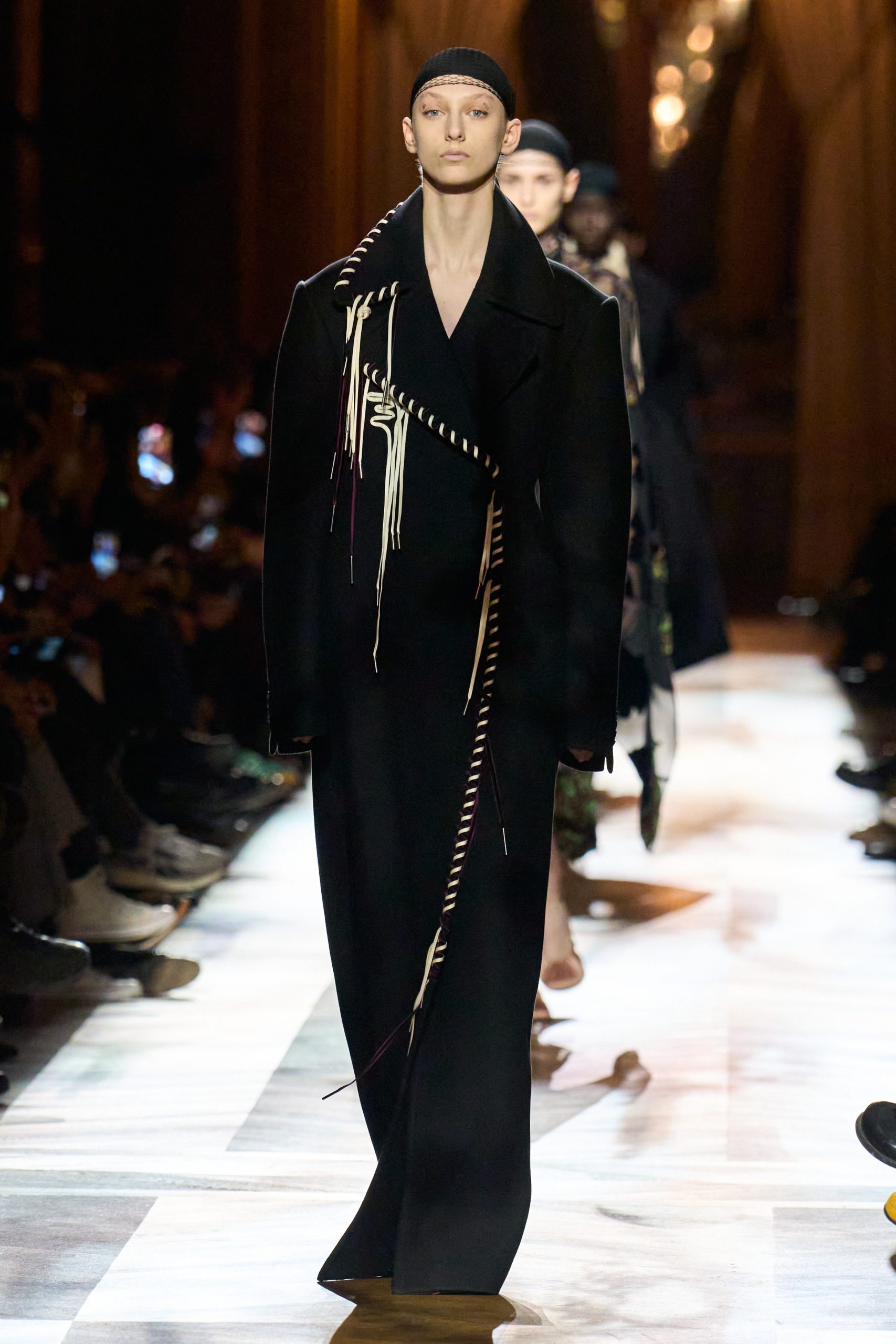 00001-dries-van-noten-fall-2025-ready-to-wear-credit-gorunway-1