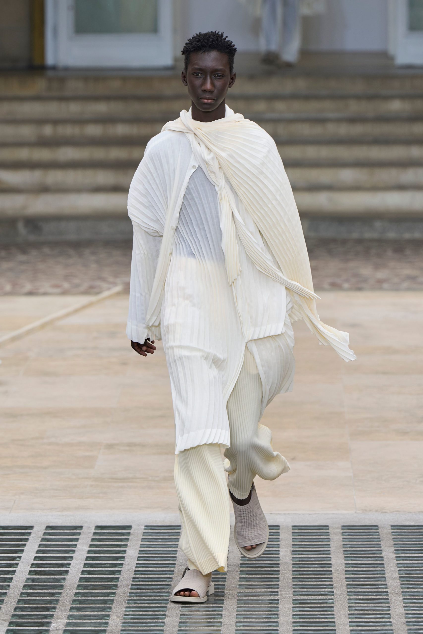 00010-issey-miyake-spring-2025-menswear-credit-gorunway-1