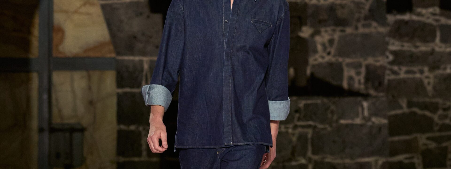 Wes Gordon de Carolina Herrera présentera sa collection Printemps 2026 à Madrid ce mois de septembre.