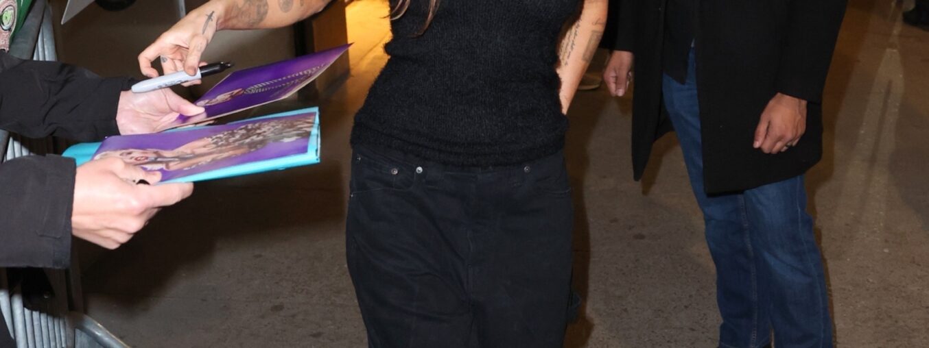 Miley Cyrus eleva seu look casual com um truque simples.
