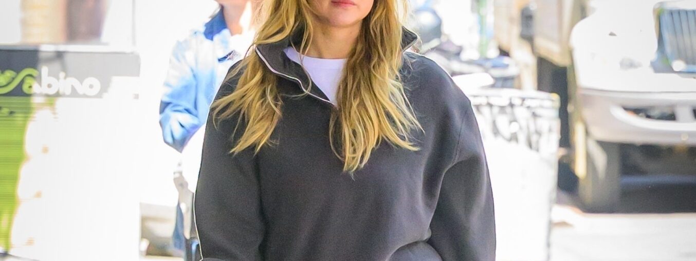 Jennifer Lawrence descobre uma alternativa confortável aos tênis.  

**