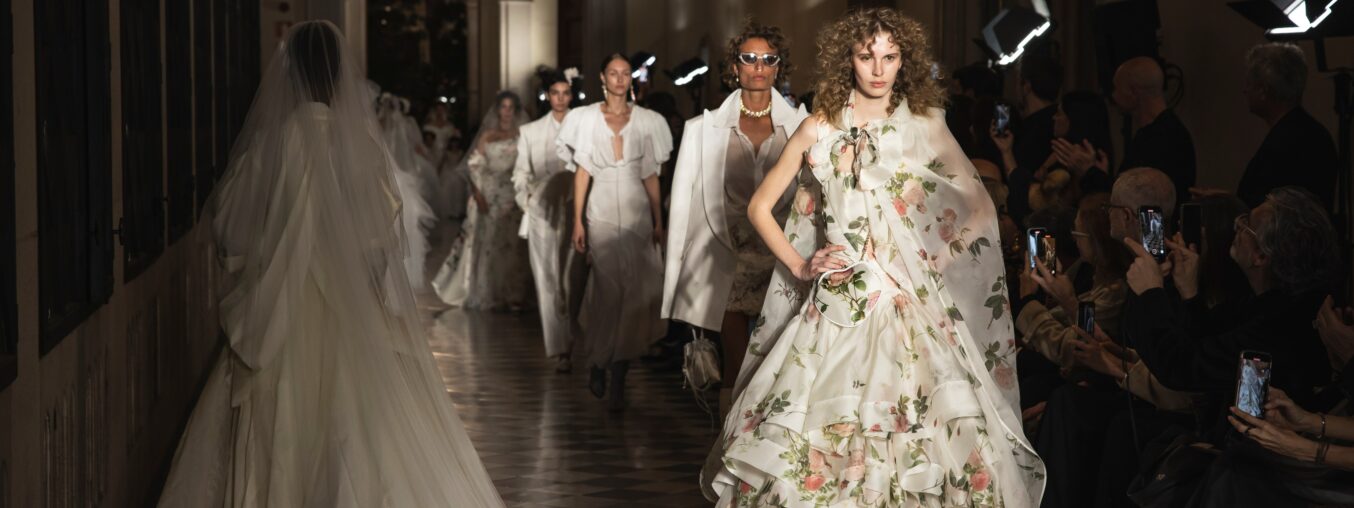“Estou adorando cada momento disso”, diz Andreas Kronthaler enquanto se prepara para realizar o primeiro desfile de moda nupcial de Vivienne Westwood em Barcelona.