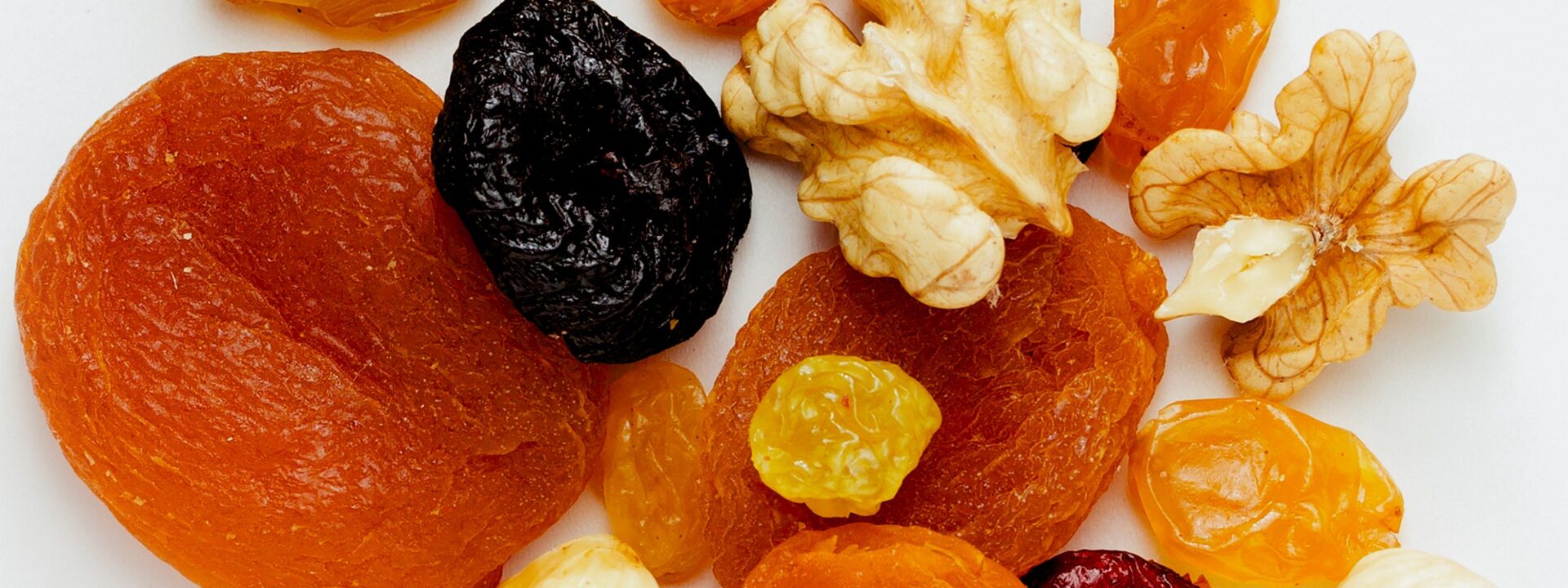 Quando Comer Frutas Secas e Nozes para Obter os Melhores Benefícios à Saúde