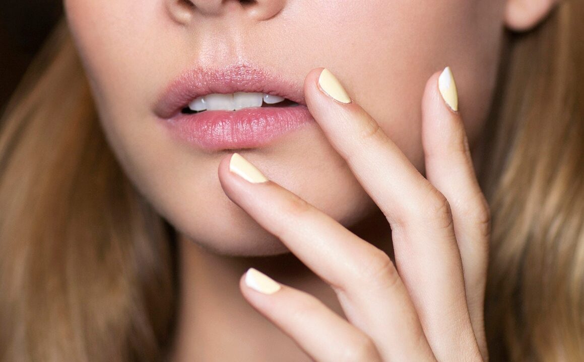 Butter nails are the most popular manicure choice this spring—once again.