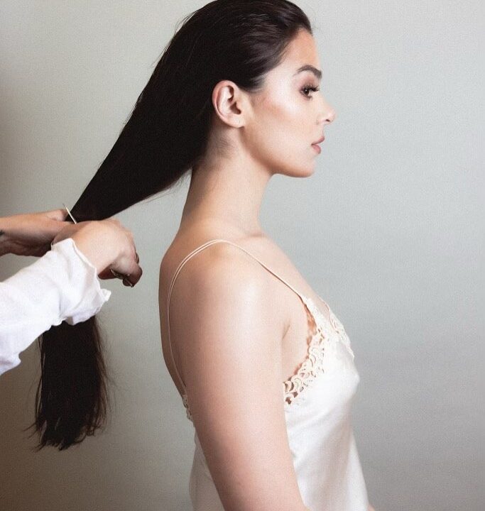 Aqui está uma versão mais clara e natural do seu texto:  

**Como Hailee Steinfeld conseguiu seu corte de cabelo ‘Swing Bob’ para ‘Sinners’**  

Isso mantém o