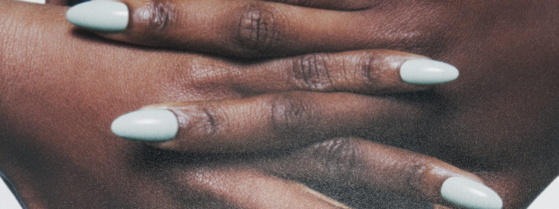 Ecco la traduzione in italiano del tuo testo:  

**”13 Migliori Smalti Top Coat, Consigliati dagli Esperti di Nail Art”**  

Se desideri qualche modifica o un tono leggermente diverso, fammelo sapere!