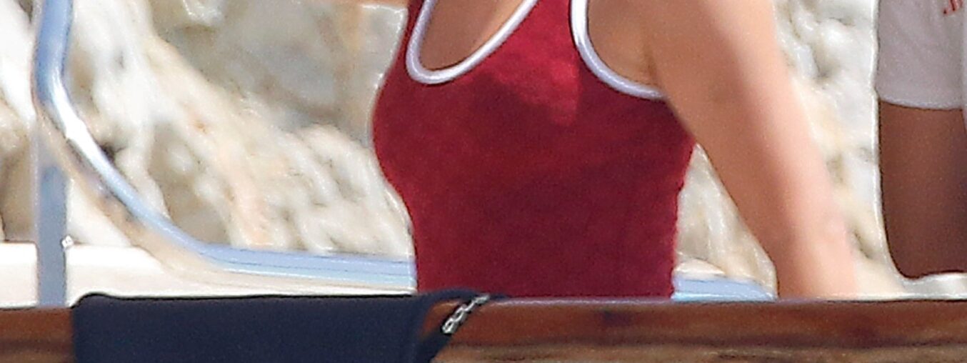 Sofia Richie Grainge's vacation outfits highlight a few essential summer accessories.