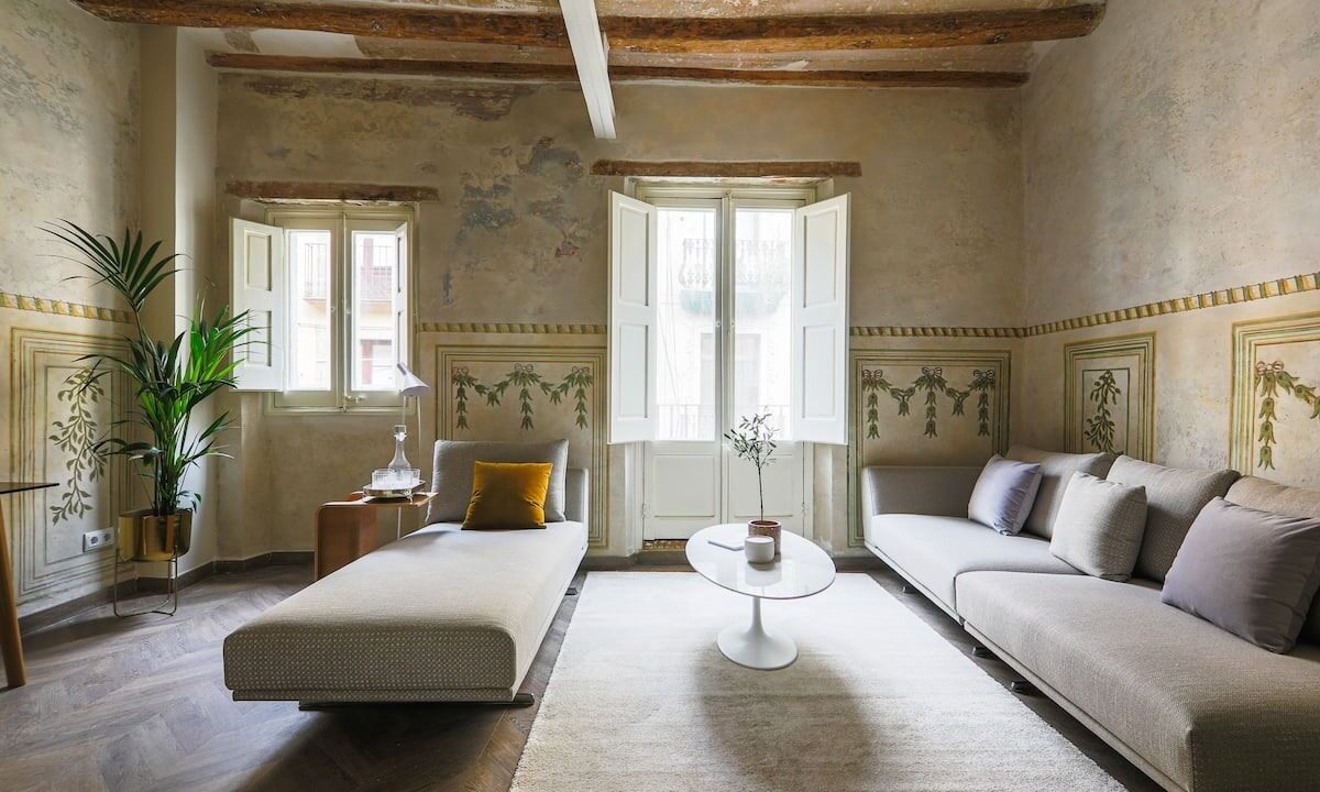 Here are 16 top-rated Airbnbs in Barcelona, ranging from an architect's loft to a chic penthouse.