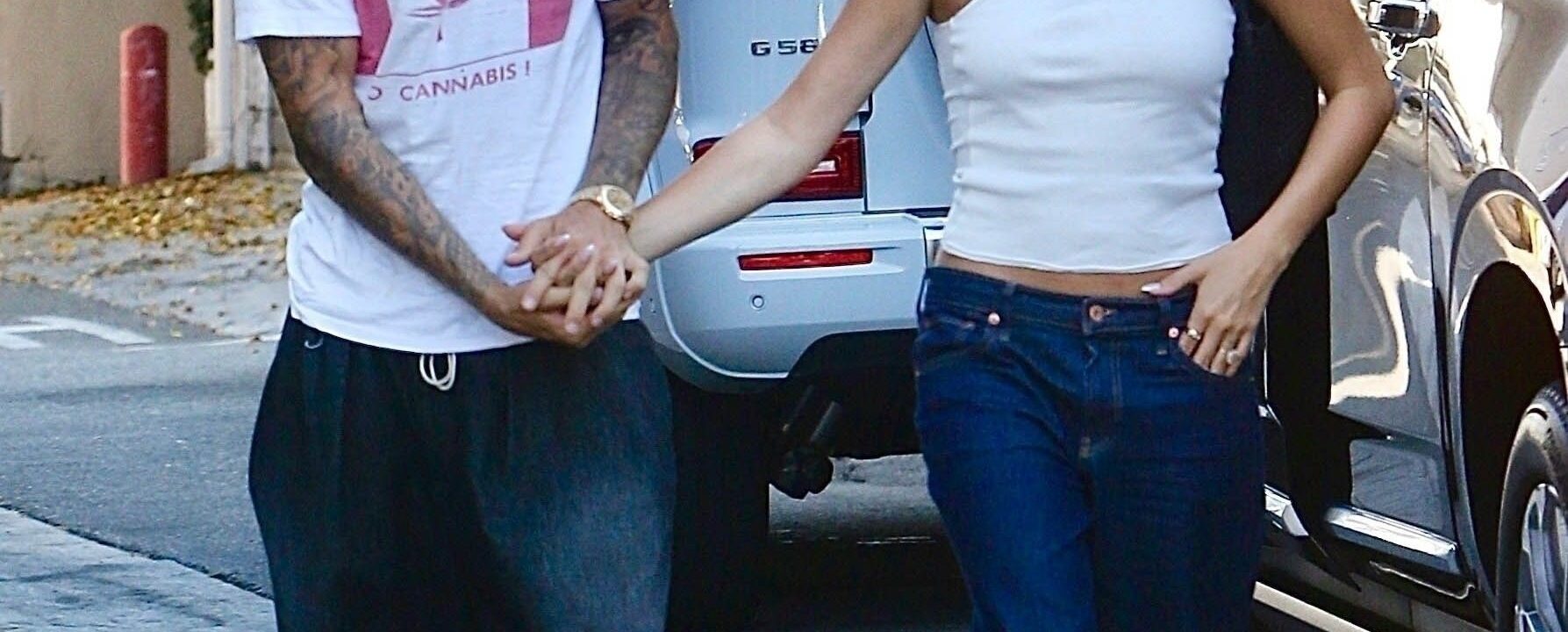 As summer draws to a close, Hailey and Justin Bieber are embracing a relaxed, coordinated style that feels effortlessly chic.