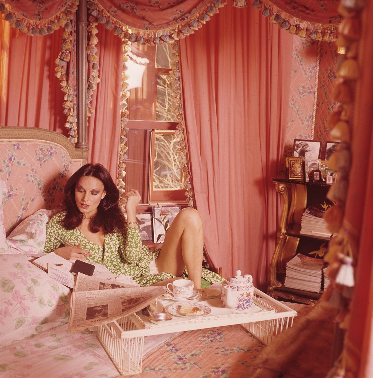 00-main-holding-how-to-recreate-the-dreamiest-canopy-beds-in-vogue1