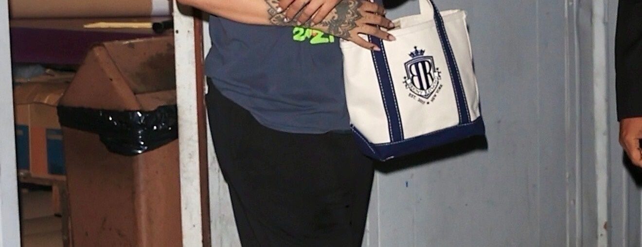 Even Rihanna can't resist the convenience of the boat and tote.