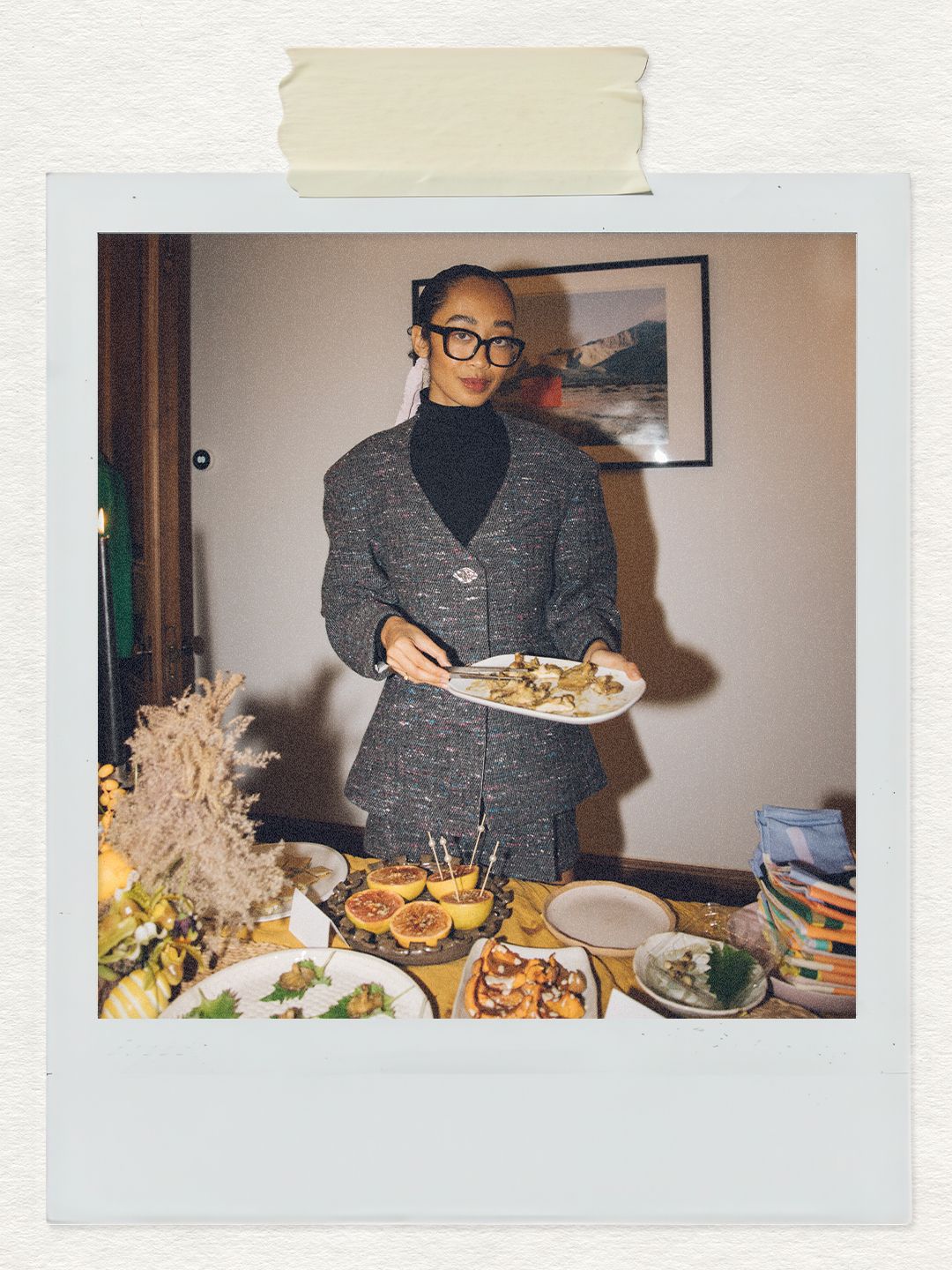 121125_holding_hosting_series