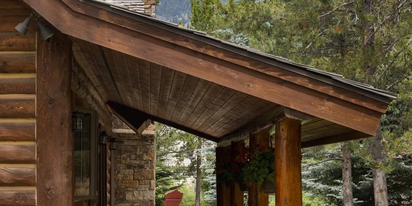 Discover the top 8 Airbnbs in Jackson Hole for an unforgettable winter getaway.