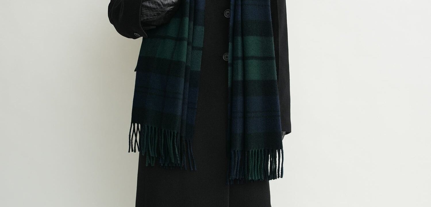 Top Winter Accessories for Staying Warm and Looking Chic