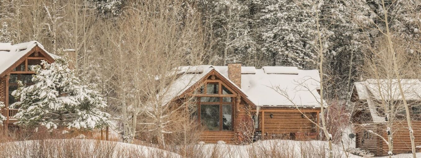 Top 14 Ski-Friendly Airbnbs in North America: Cozy Cabins to Grand Chalets