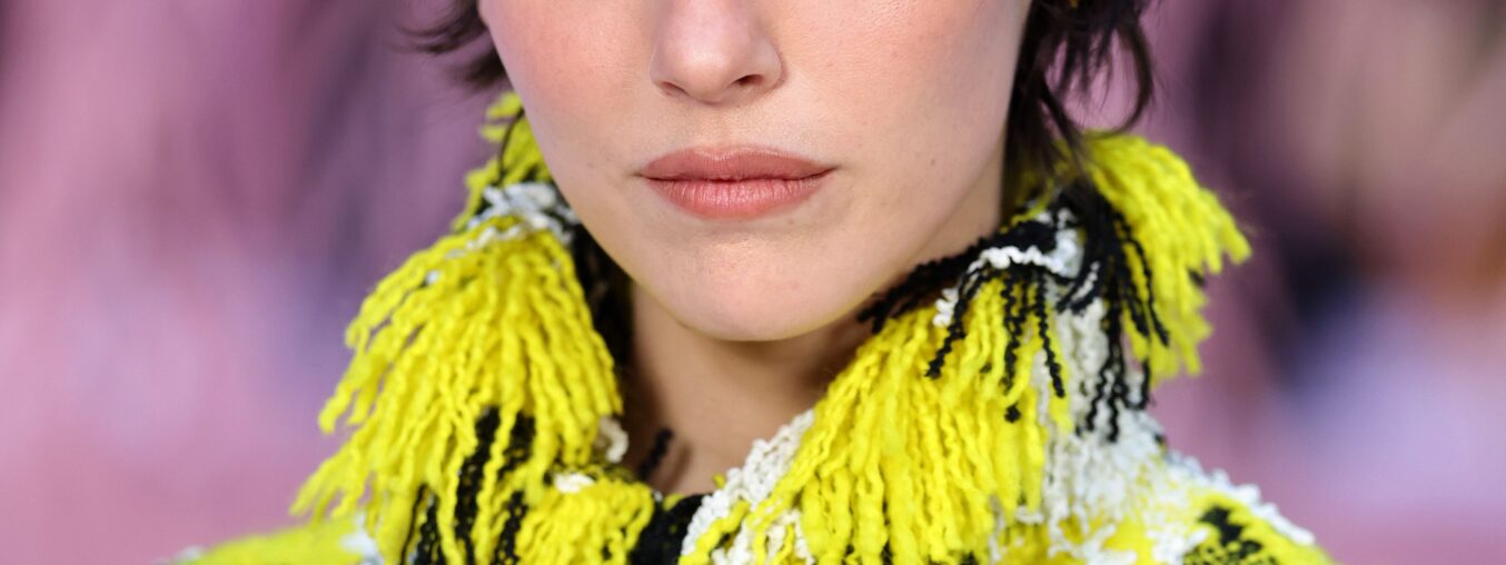 Gracie Abrams has swapped her bob for a chic, French-inspired pixie cut.