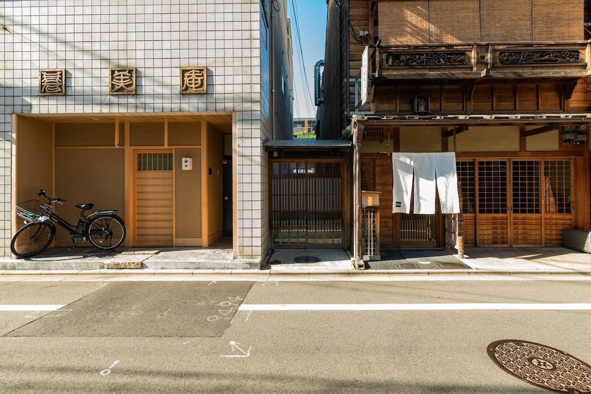 2efd253d-7201-47de-877f-8e3b15df