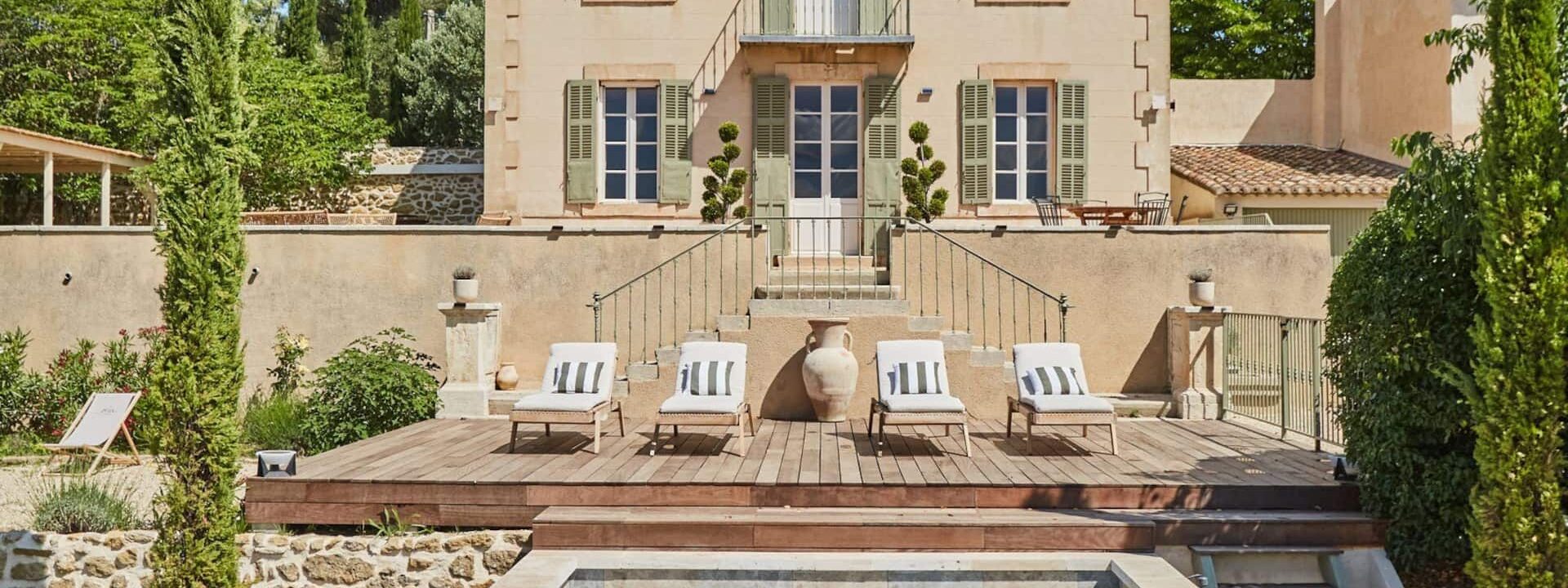 Discover the world's most luxurious Airbnb villas for your ultimate upscale getaway.