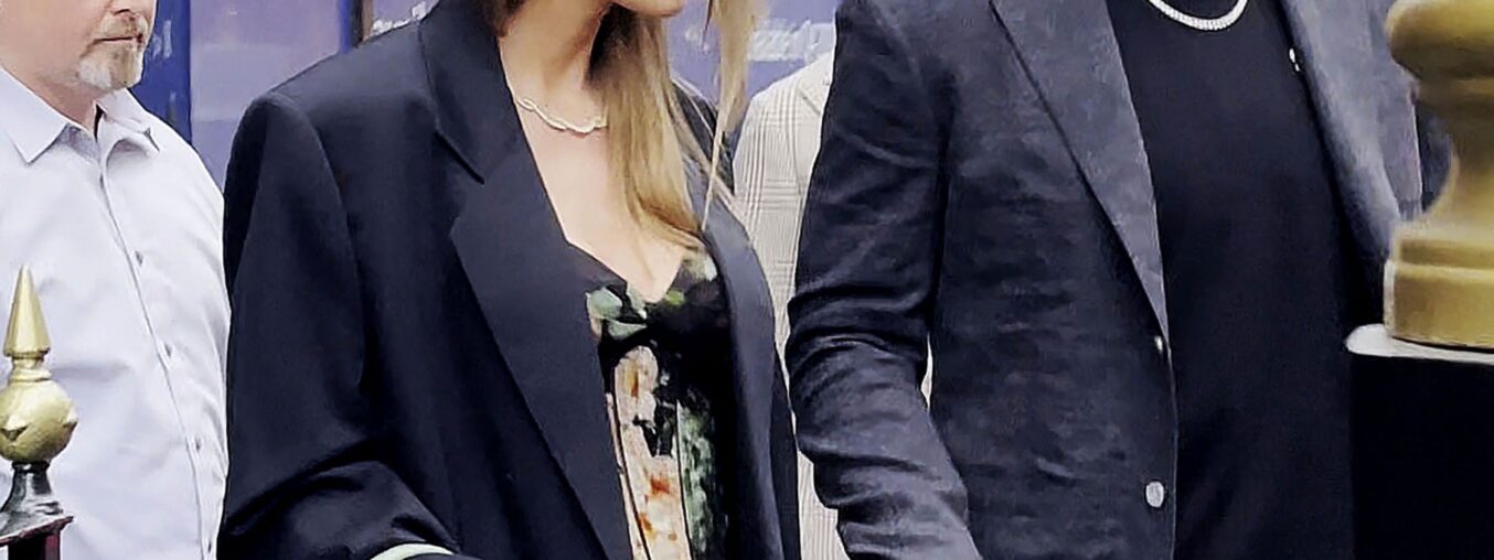 Hey London! Taylor Swift and Travis Kelce had a date night dressed in tailored outfits.