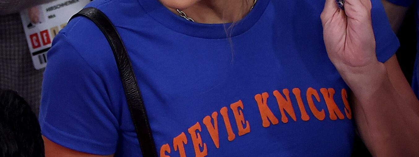 Here's who made the custom Knicks shirts for Taylor Swift and her squad.