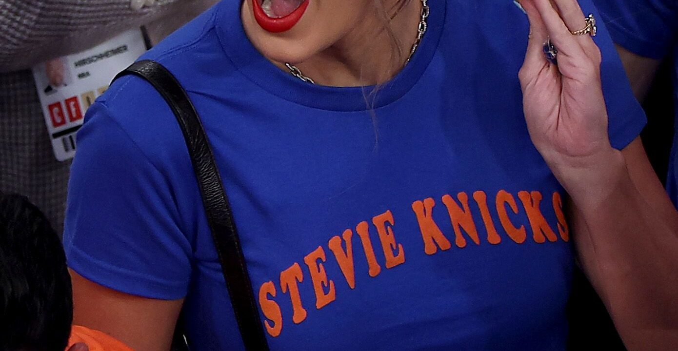 Here's who made the custom Knicks shirts for Taylor Swift and her squad.