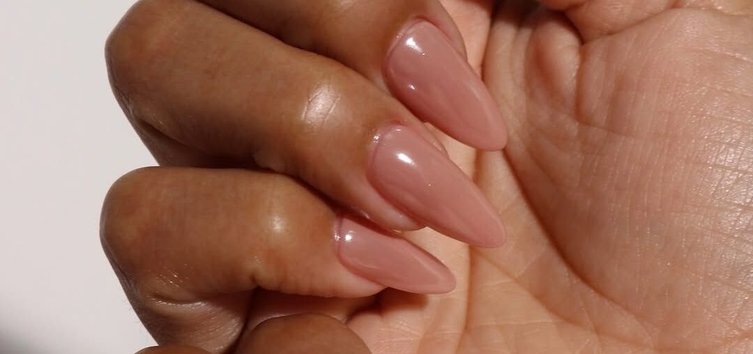 Here are 28 natural nail designs that feel fresh and clean for summer.