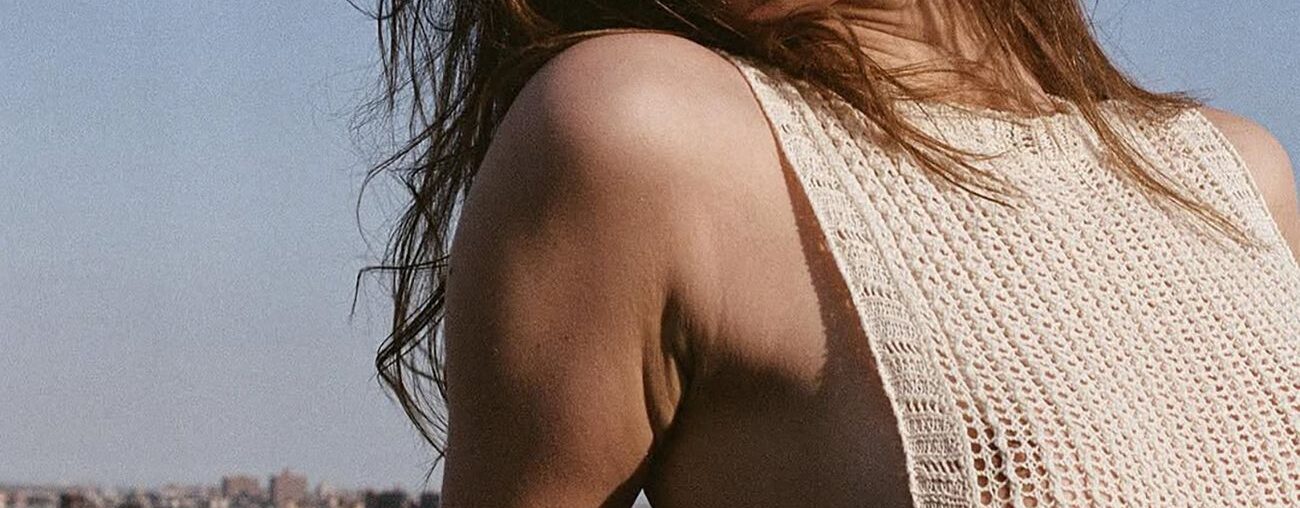 Here are 5 texture powders that make fine hair look fuller.