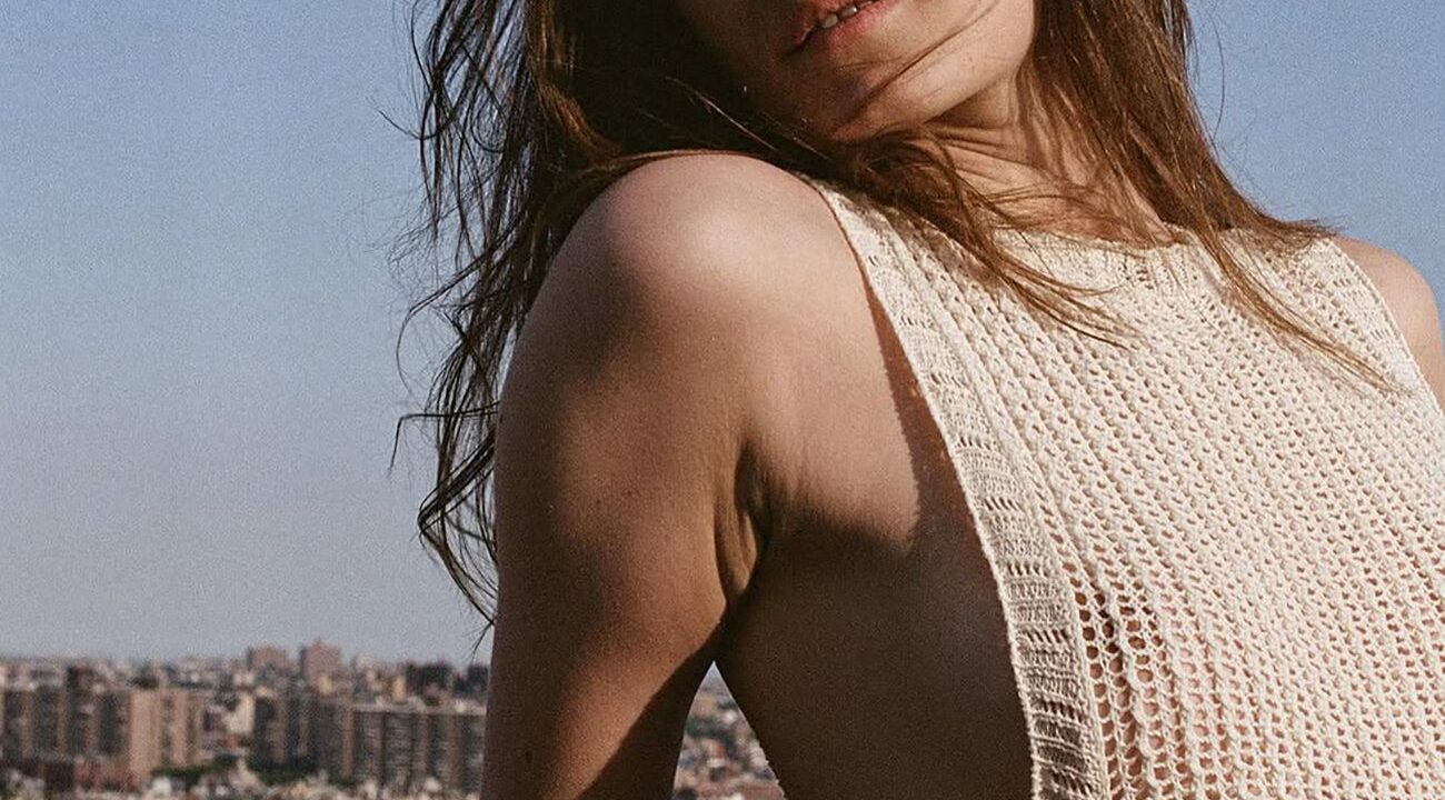 Here are 5 texture powders that make fine hair look fuller.