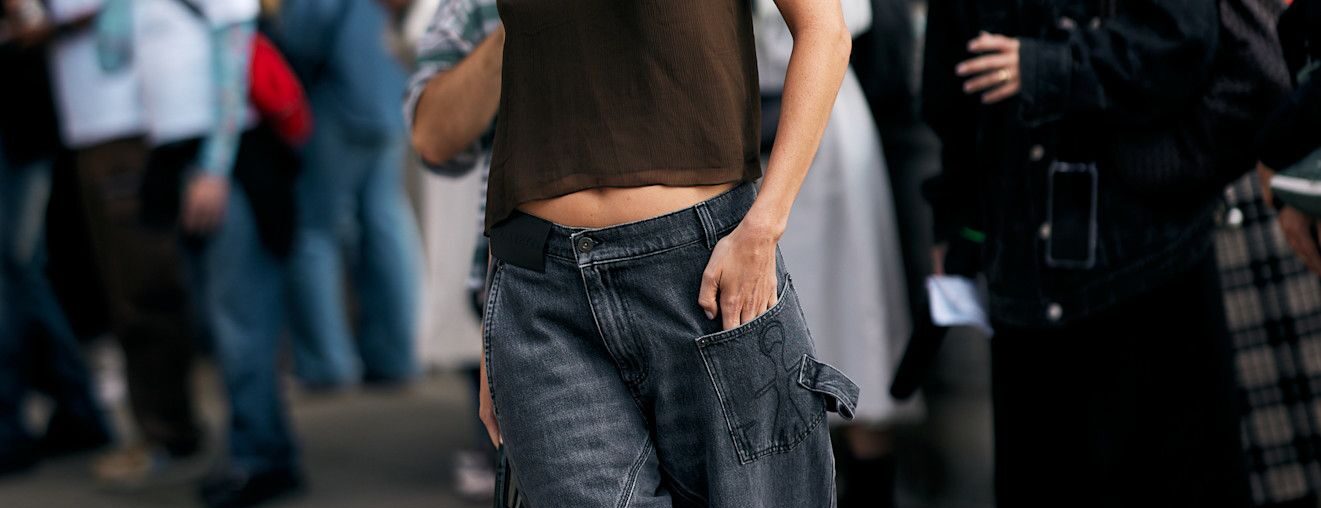 Baggy jeans and Birkenstocks are the easiest summer outfit, and they’re approved by Vogue editors.