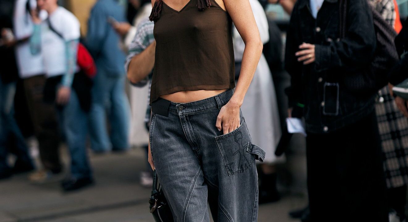 Baggy jeans and Birkenstocks are the easiest summer outfit, and they’re approved by Vogue editors.
