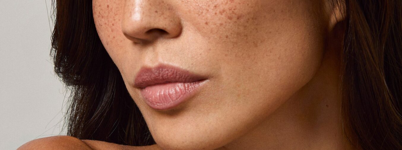 Here’s how to reduce wrinkles naturally, according to skin experts.