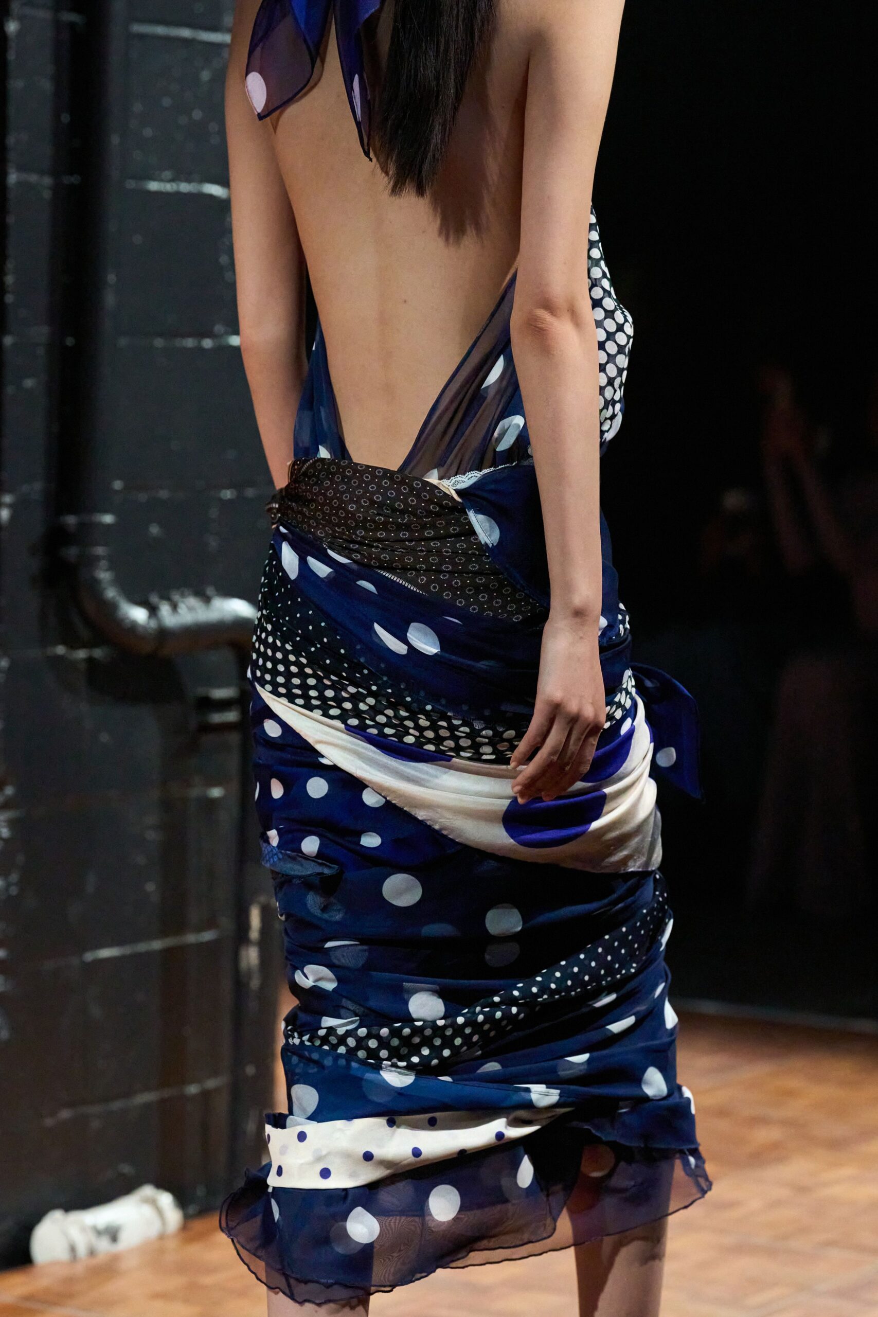 VO0926_FOB_Scarves_01