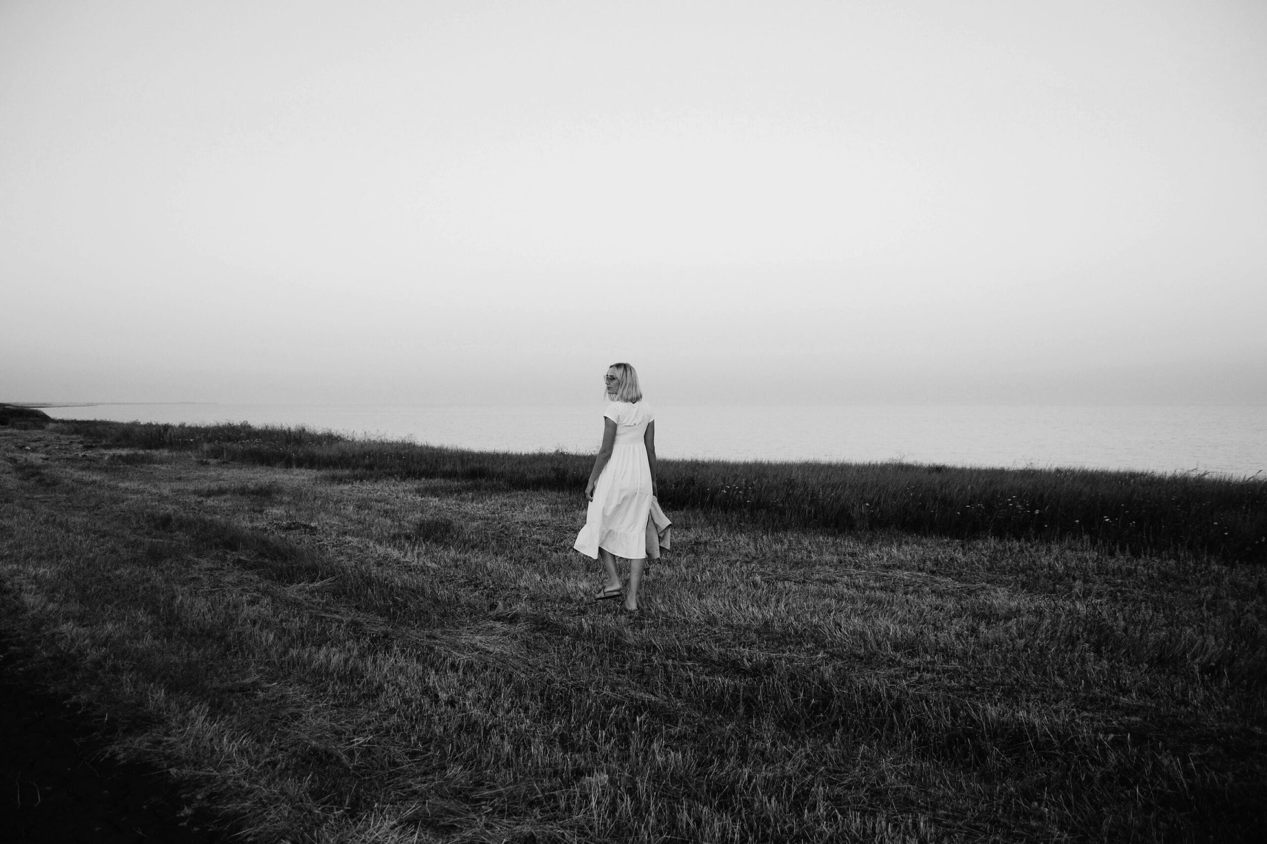 walk-bw-timothy-tarasov-KhH1367tRbM-unsplash