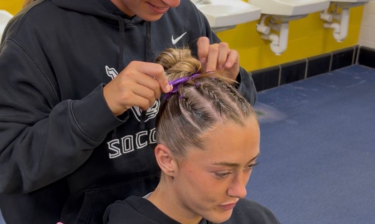 The Minnesota Mavericks women's soccer team is bonding over hair.